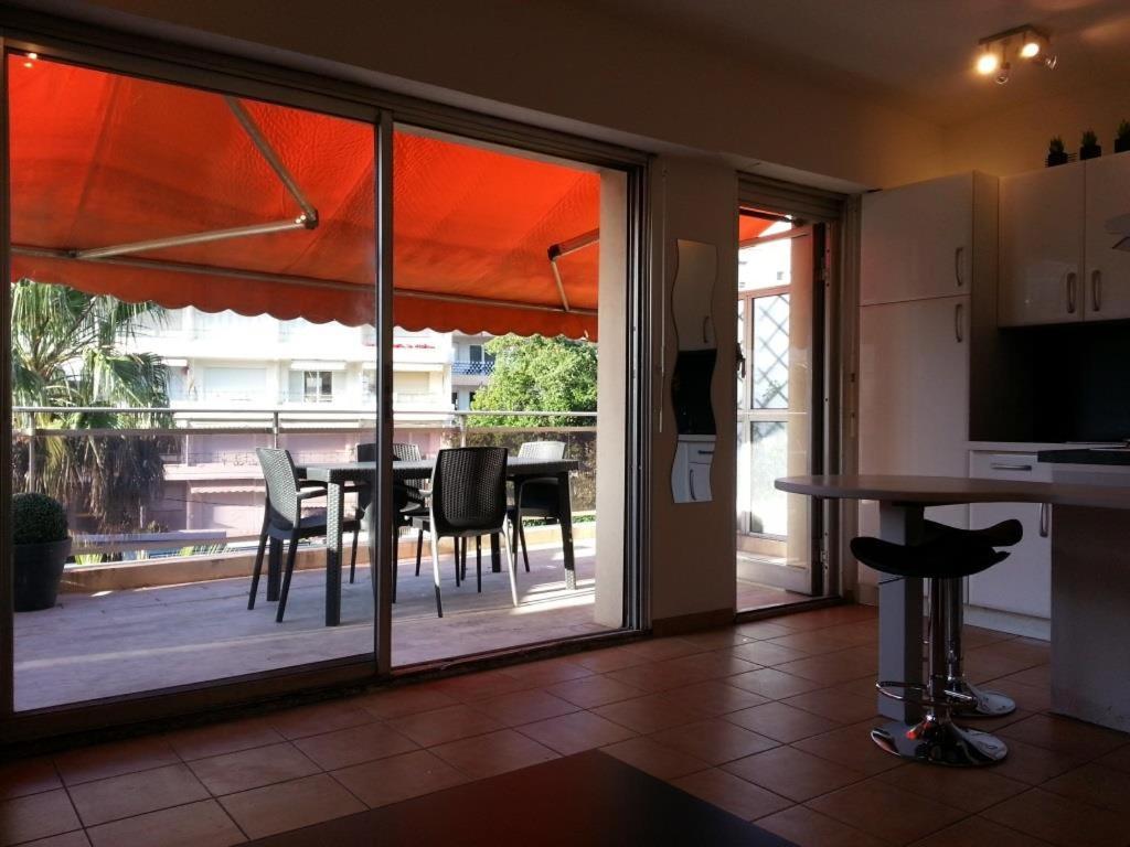 Apartament Ideal Vacances : Studio Au Centre De Juan Les Pins Antibes